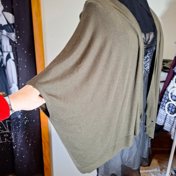 Batwing Cardigan size 0/1 Olive green - Picture 2 of 4